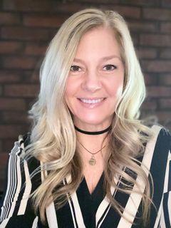 Shari Walgren of CENTURY 21 Americana photo