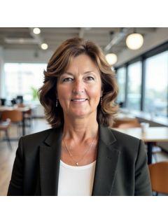 Deb Gash of CENTURY 21 Commonwealth Real Estate photo