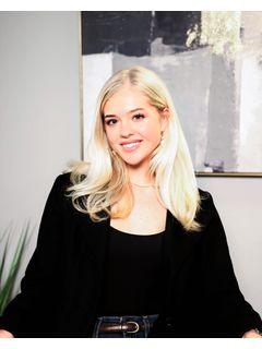 Alanis Raschke of CENTURY 21 Morrison Realty photo