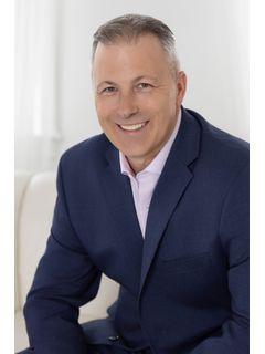 Kevin LaRue of CENTURY 21 Redwood Realty photo