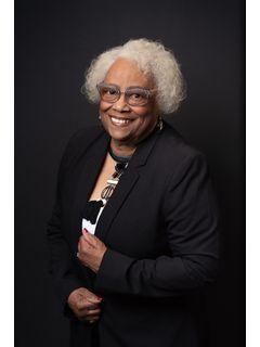 Gwendolyn Bush of CENTURY 21 Lakeside Realty photo