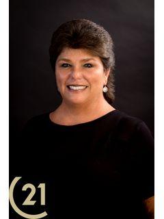 Tammy Nauman of CENTURY 21 Premier photo