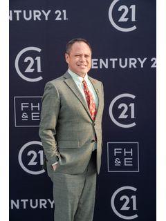 Fel Amistad of CENTURY 21 Masters photo