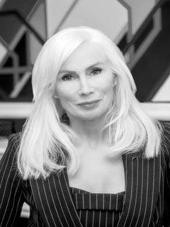 Carolyn Mayne of CENTURY 21 Signature Realty photo