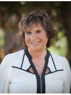 Deloris Collins of CENTURY 21 Showcase, REALTORS®, Inc. photo