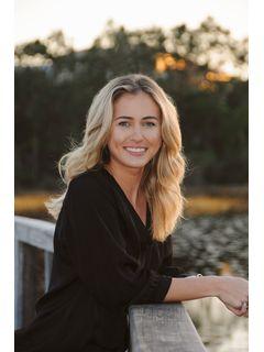 Makayla Lewis of CENTURY 21 Commander Realty, Inc. photo