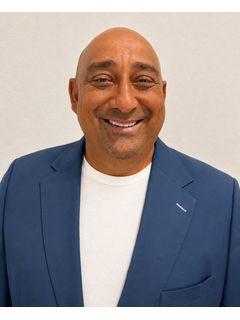 Robin Gupta of CENTURY 21 RoseBay photo
