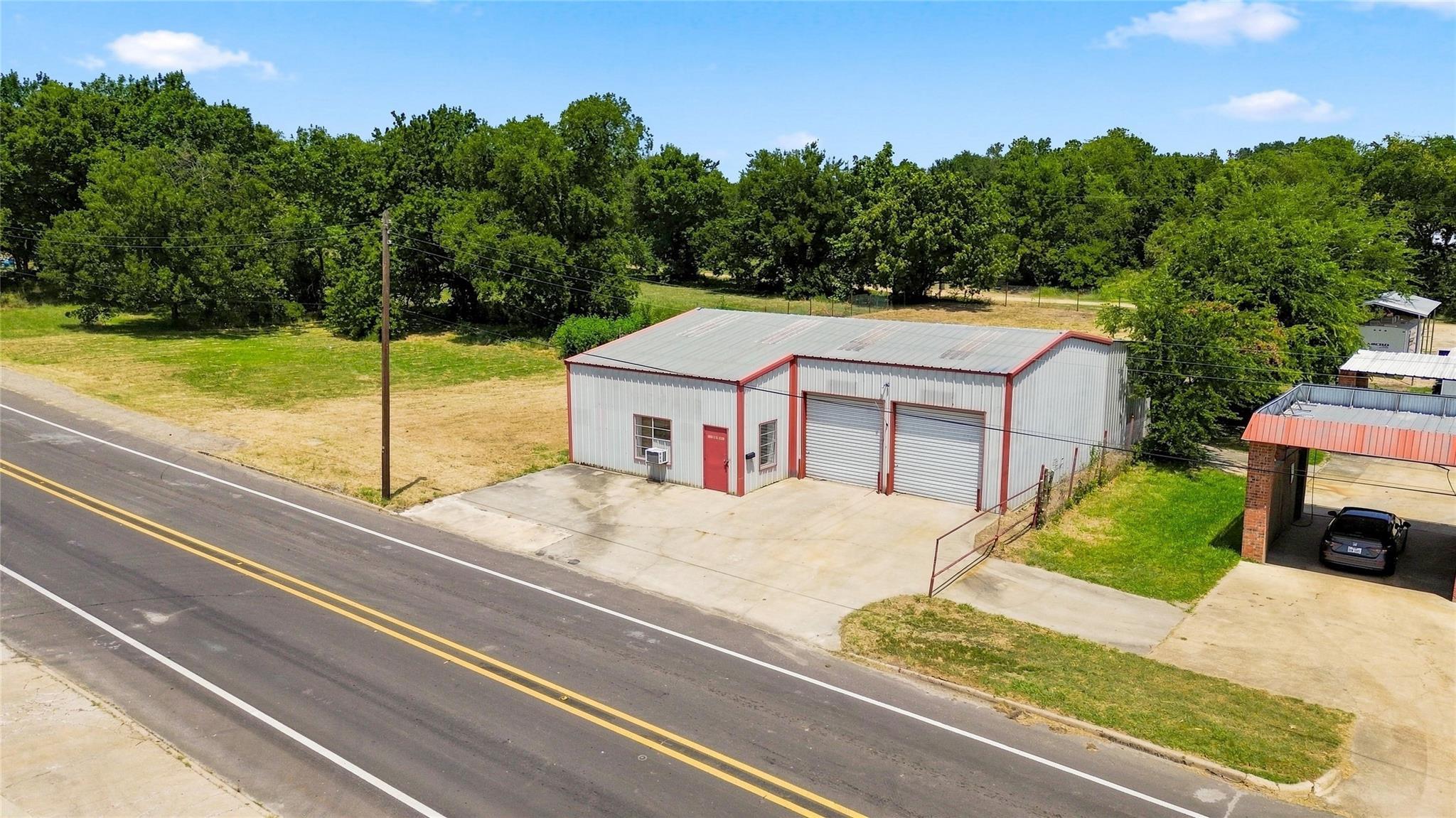 Property Image for 901 E. Dallas Avenue