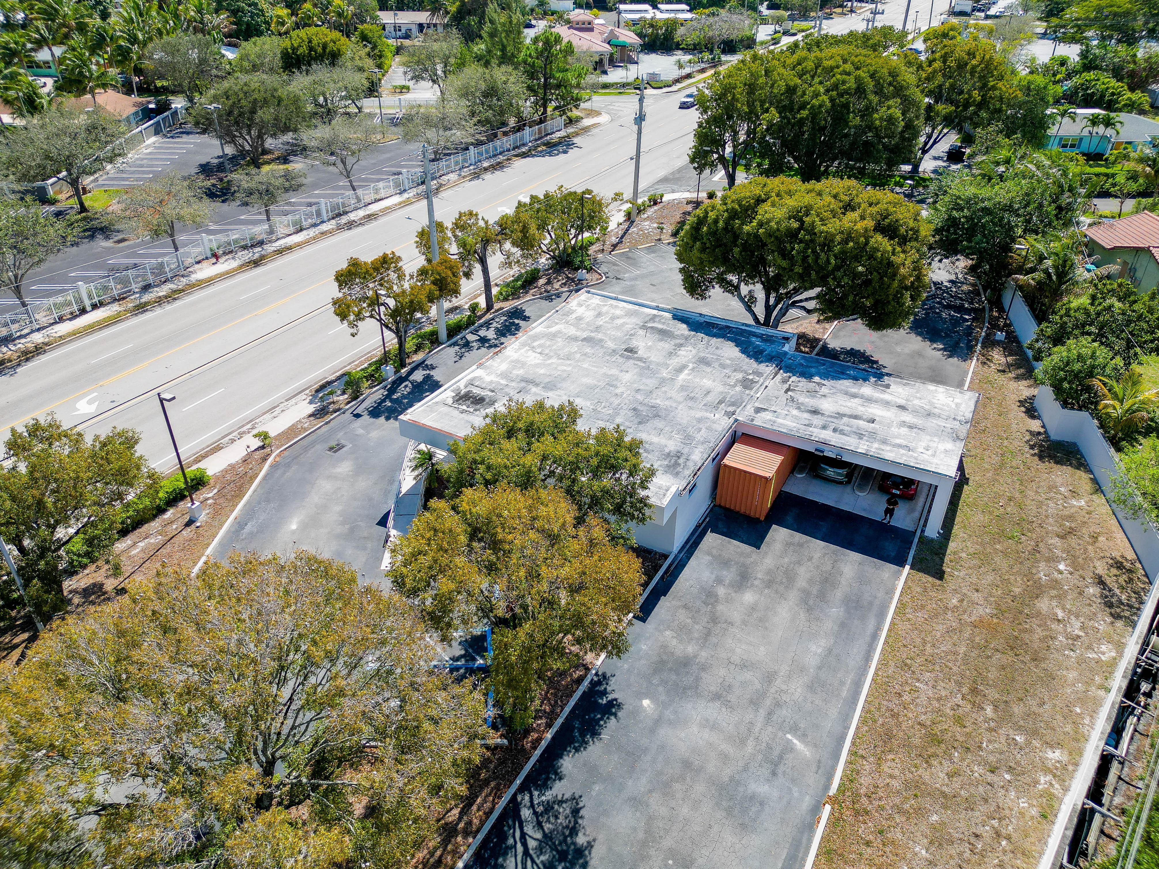 Property Image for 2419 S Seacrest Blvd
