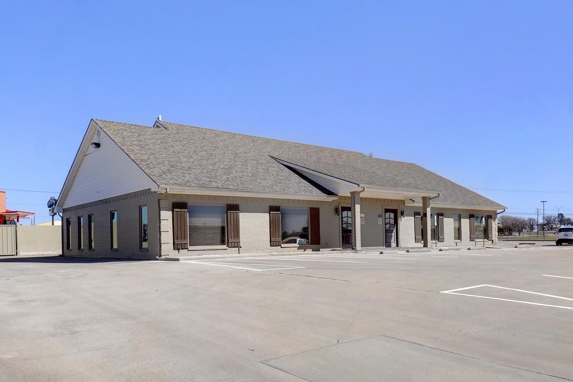 Property Image for 809 Woodrow Wilson Ray Circle