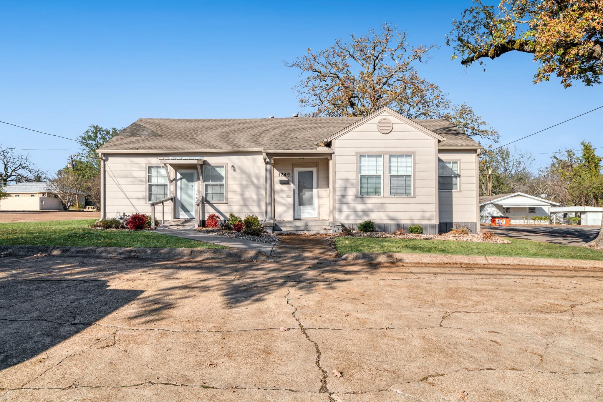 Property Image for 1249 Lamar Avenue