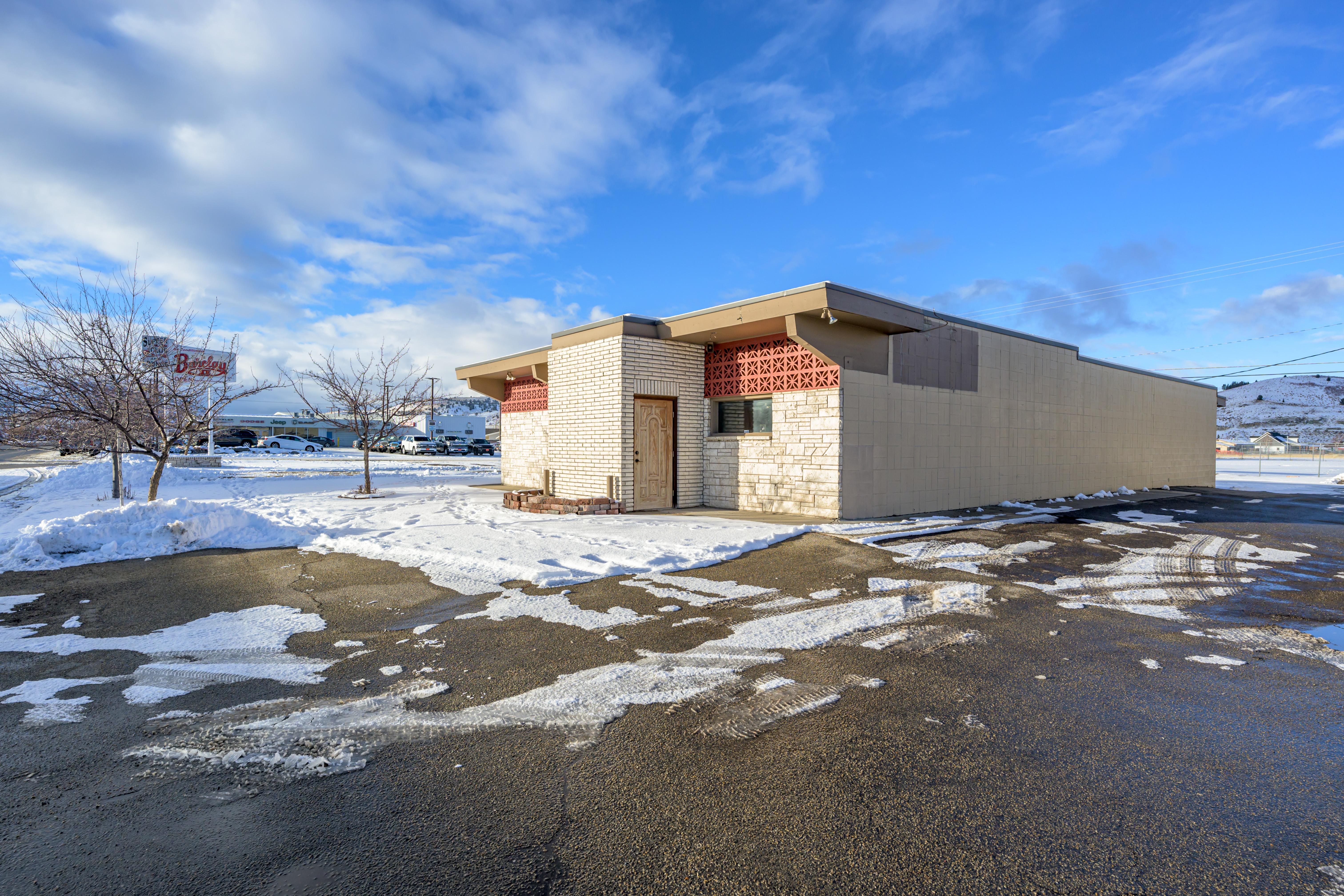 Property Image for 1300 E Commercial Ave