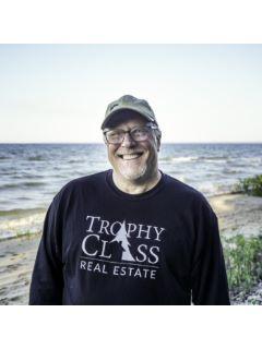 Derrick Volchoff of CENTURY 21 Trophy Class photo