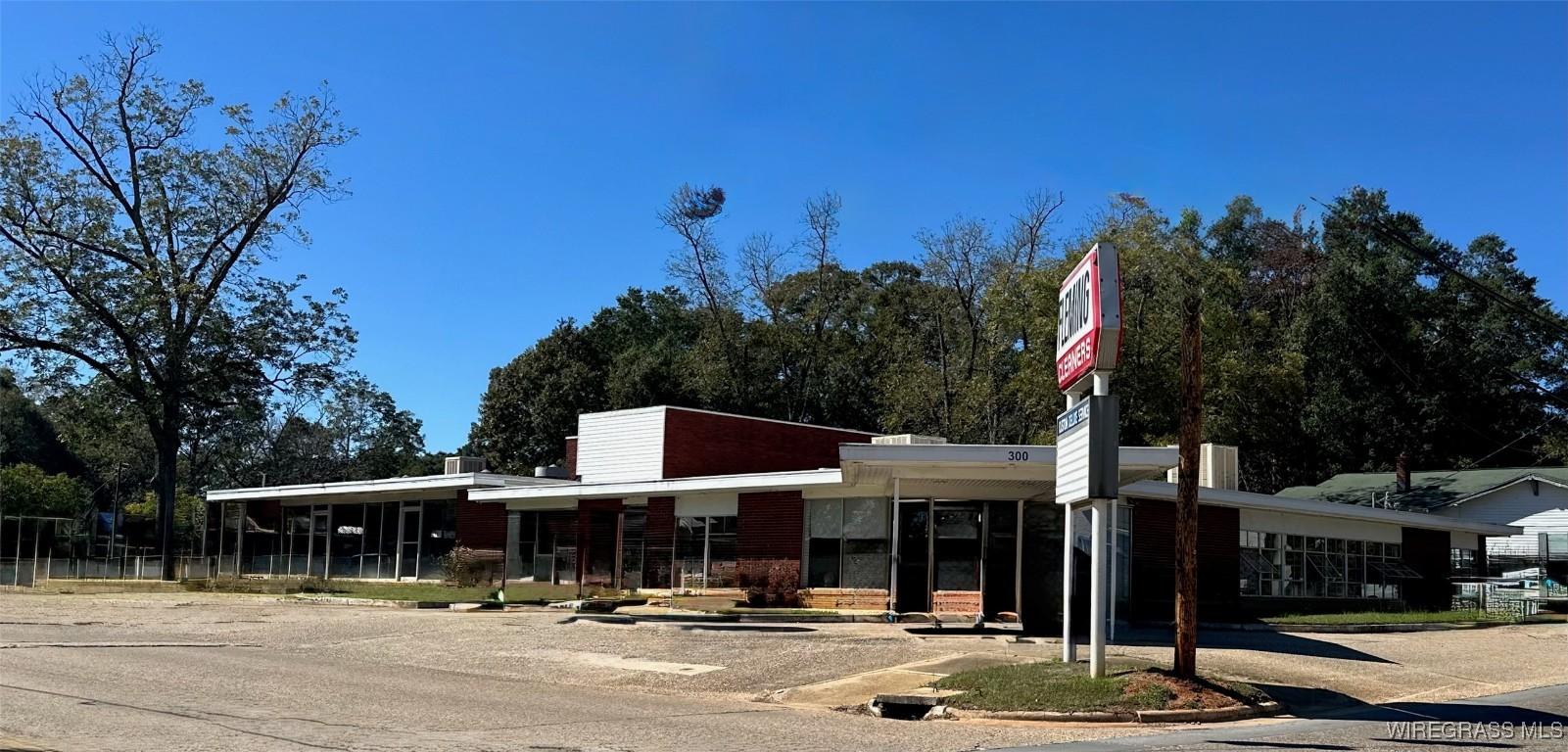 Property Image for 300 W Lee Street