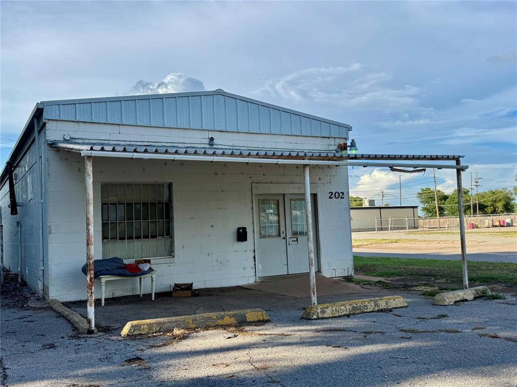 Property Image for 202 W Iowa Avenue