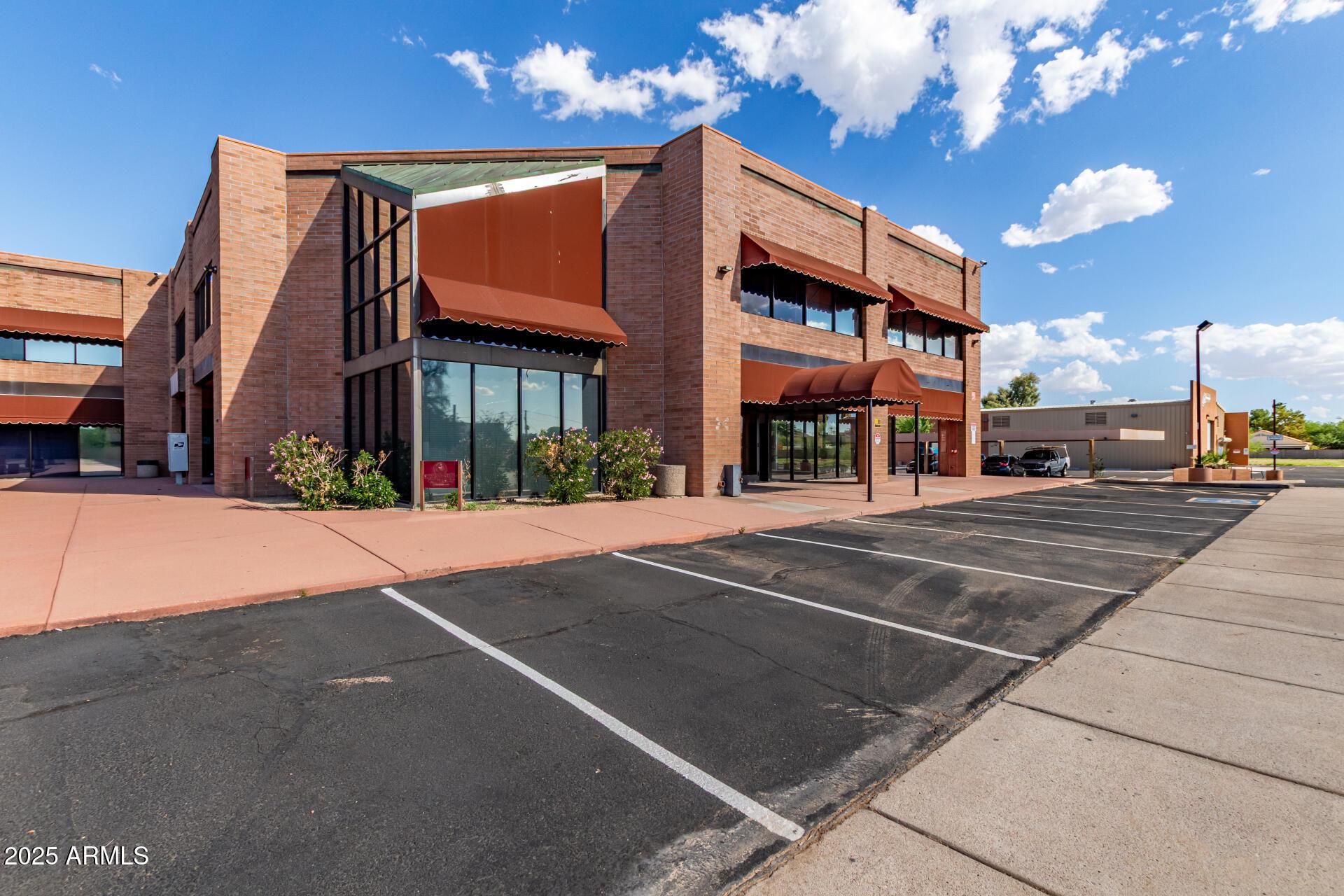 Property Image for 2727 W GLENDALE Avenue LL