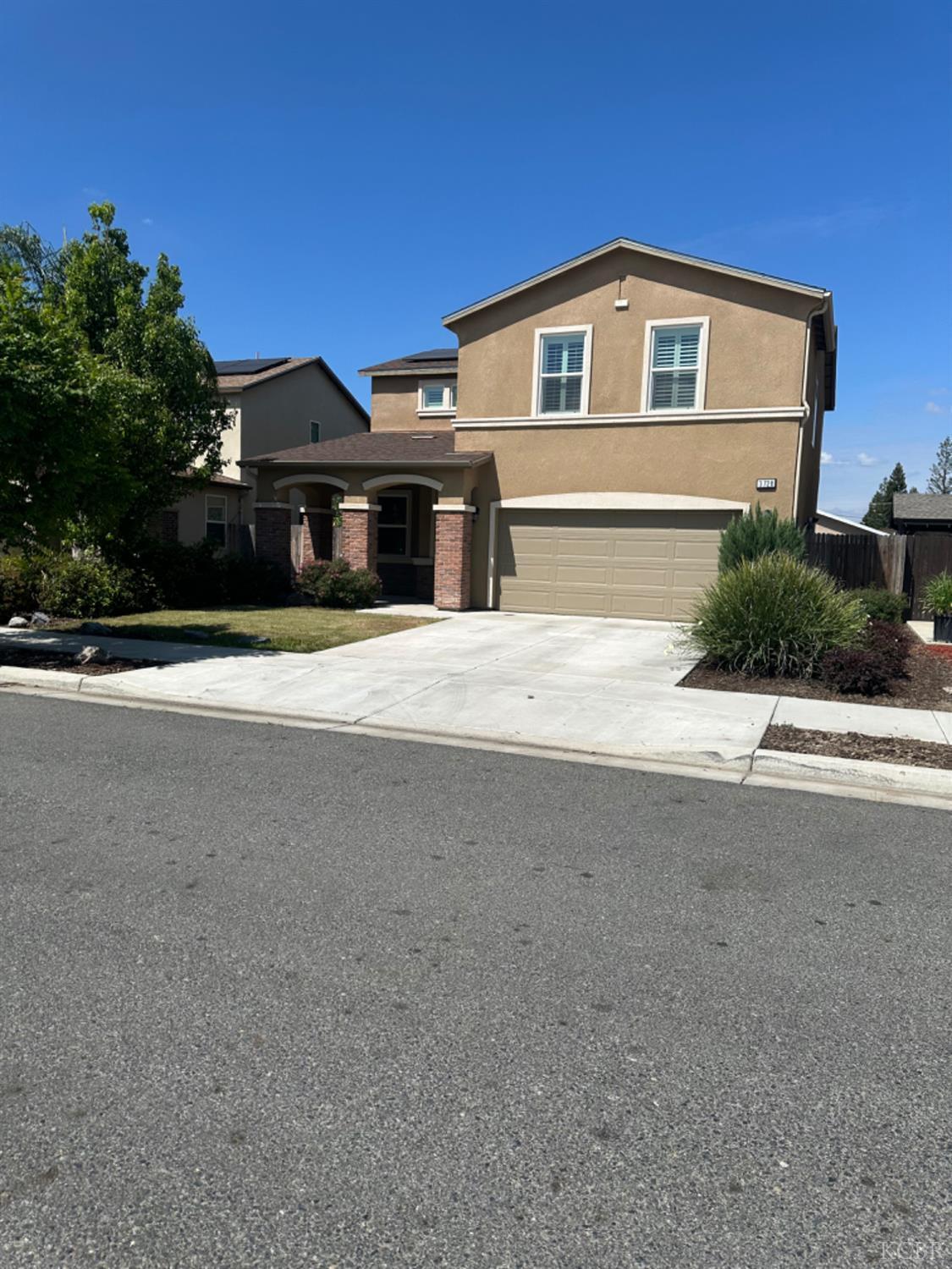 Property Image for 3728 E Kaweah Avenue