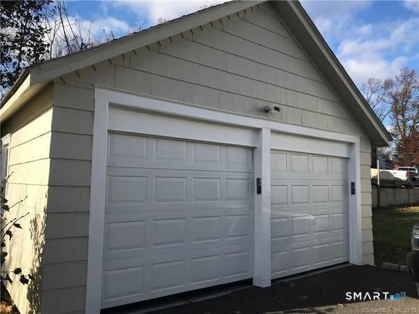 Property Image for 168 East Ave Garage