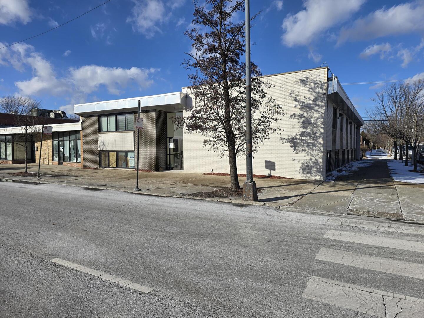 Property Image for 3530 W Peterson Avenue