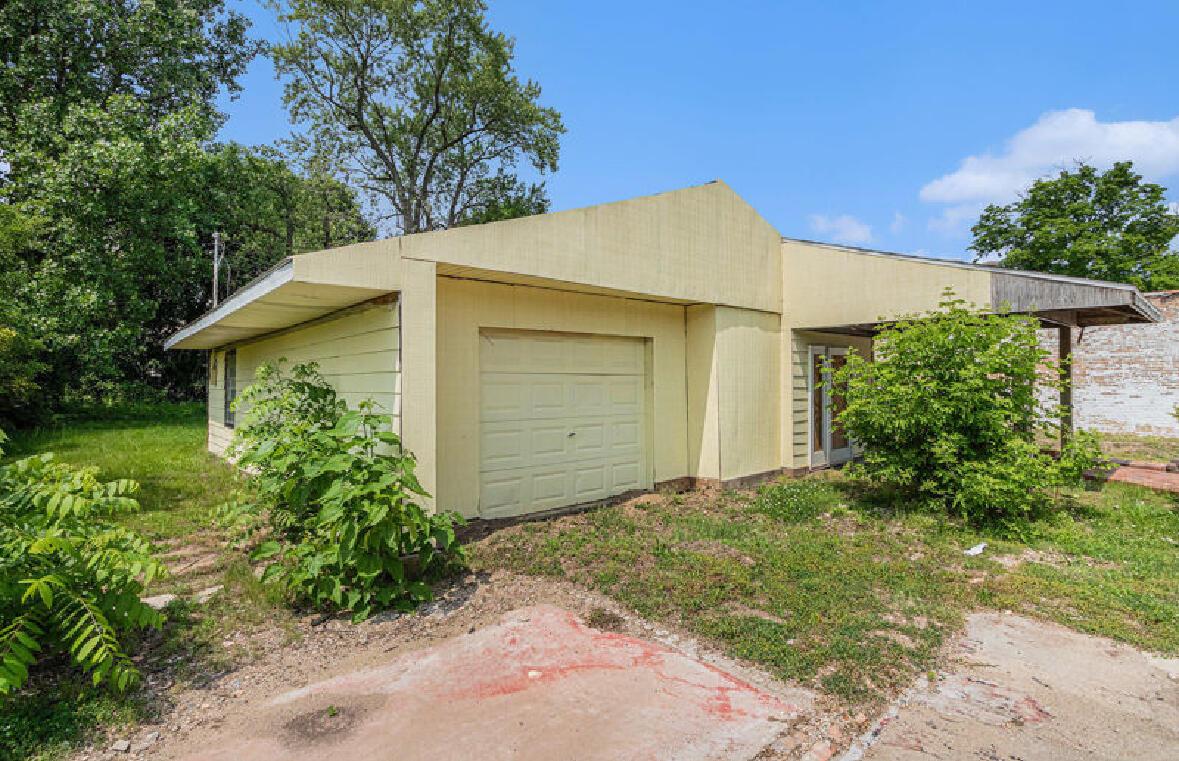 Property Image for 366 Pipestone Street