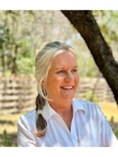 Lucy Burton of CENTURY 21 The Hills Realty photo