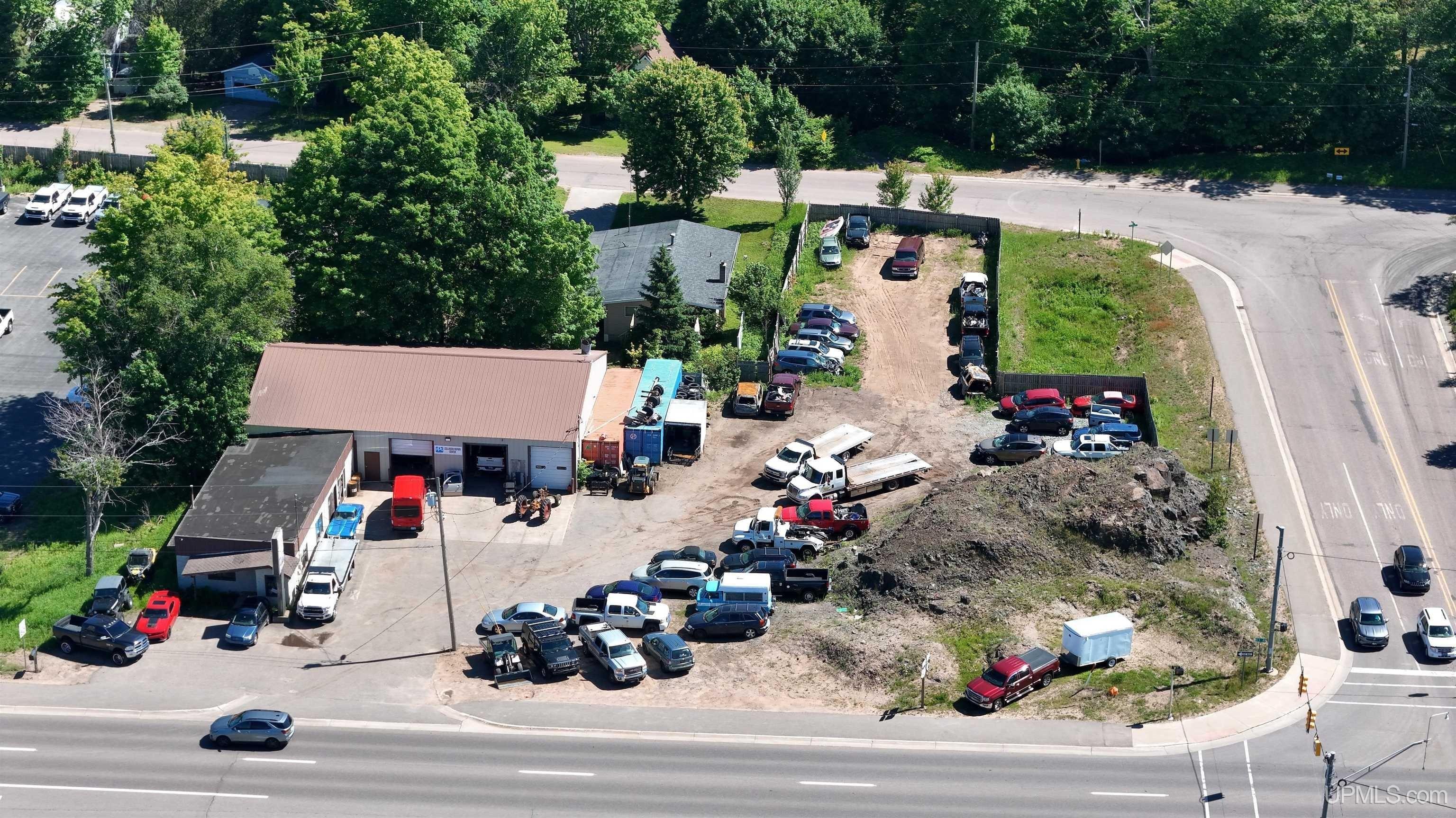 Property Image for 2743 US 41 W Highway