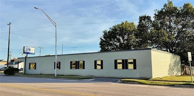 Property Image for 1001 W Broadway Street