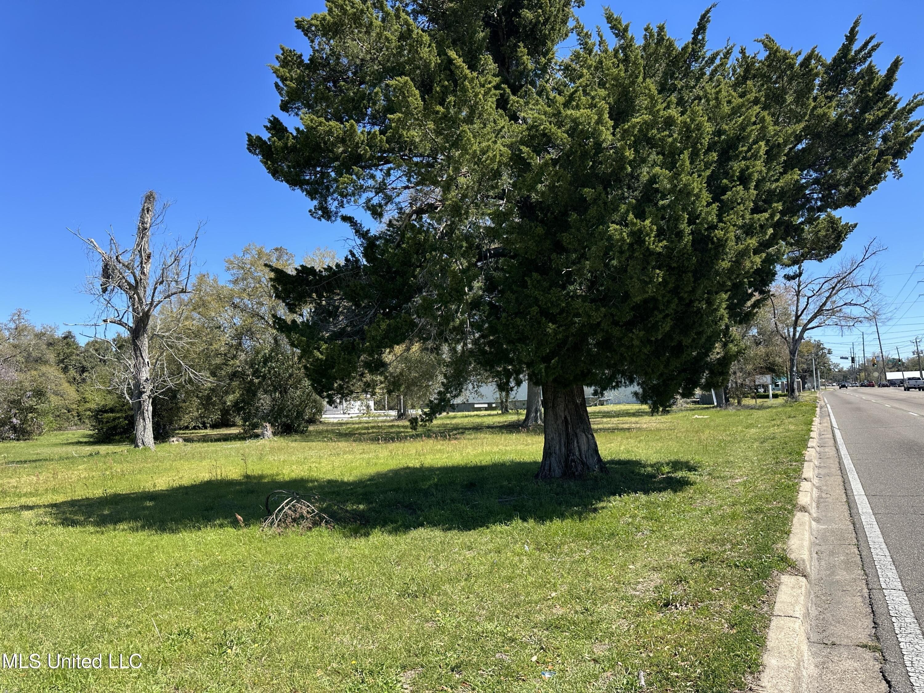 Property Image for 712 E Pass Road