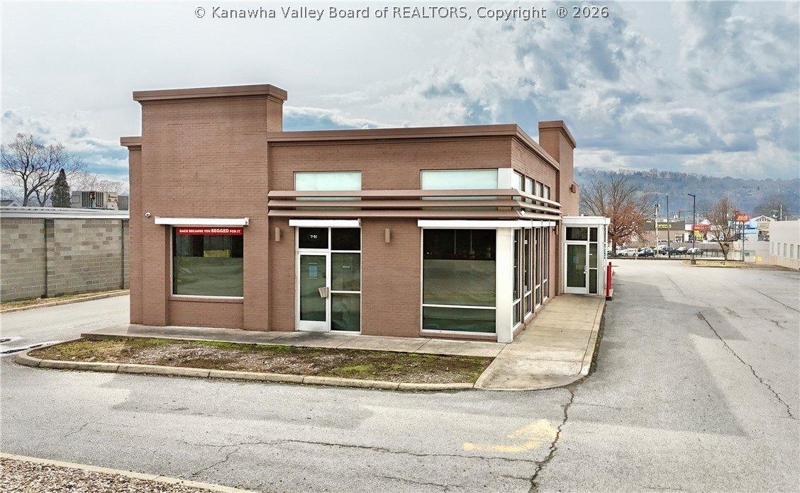 Property Image for 741 W Washington Street