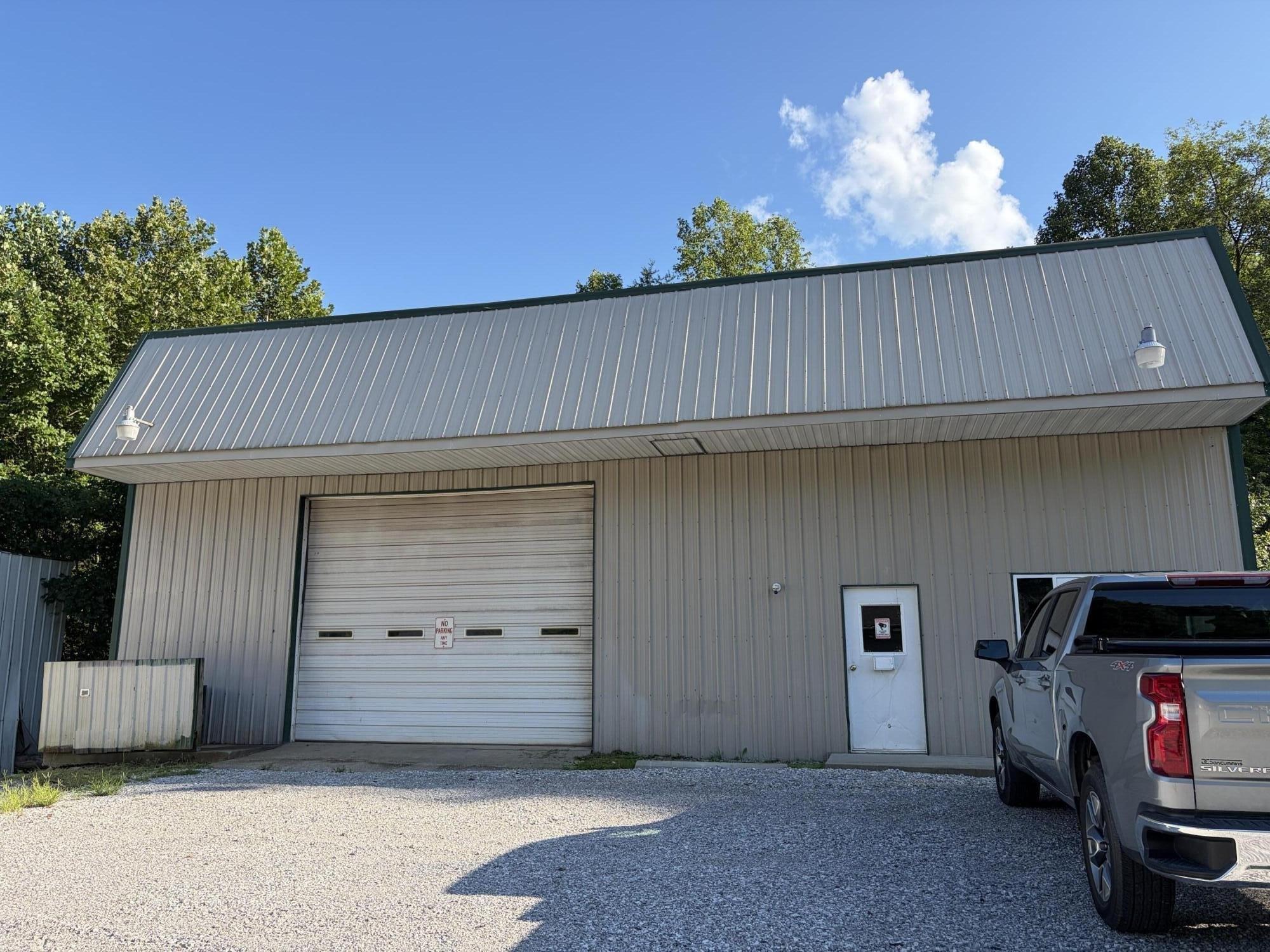 Property Image for 9071 US Highway 421 N, McKee, KY 40447