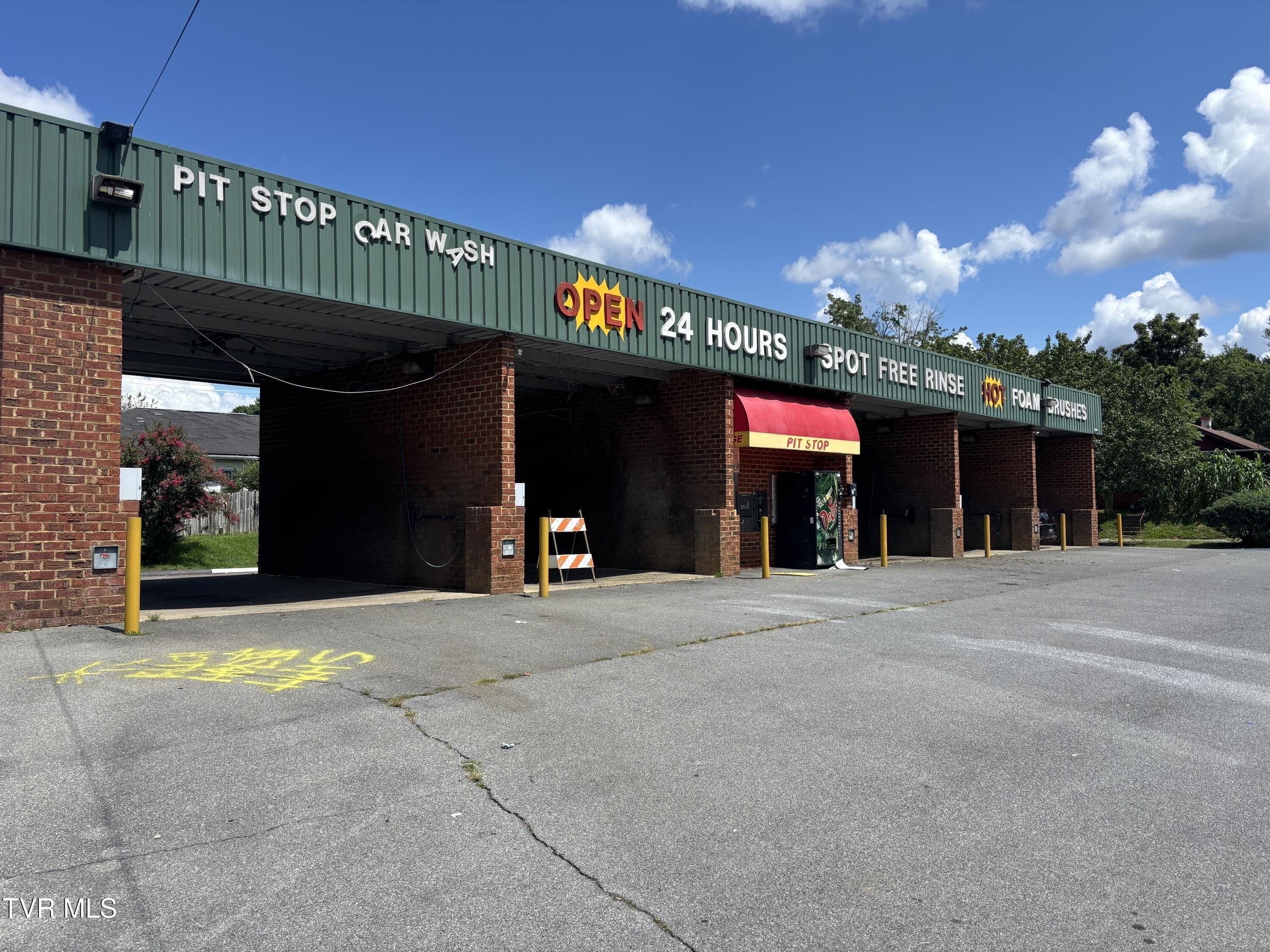 Property Image for 1005 S Roan Street