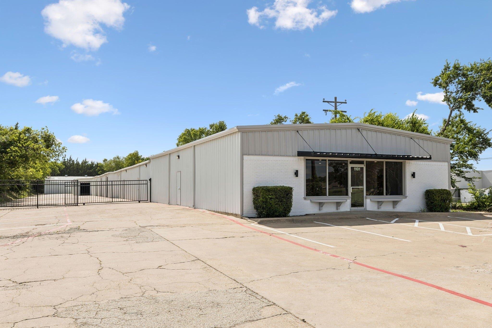 Property Image for 1101 S Hampton Road