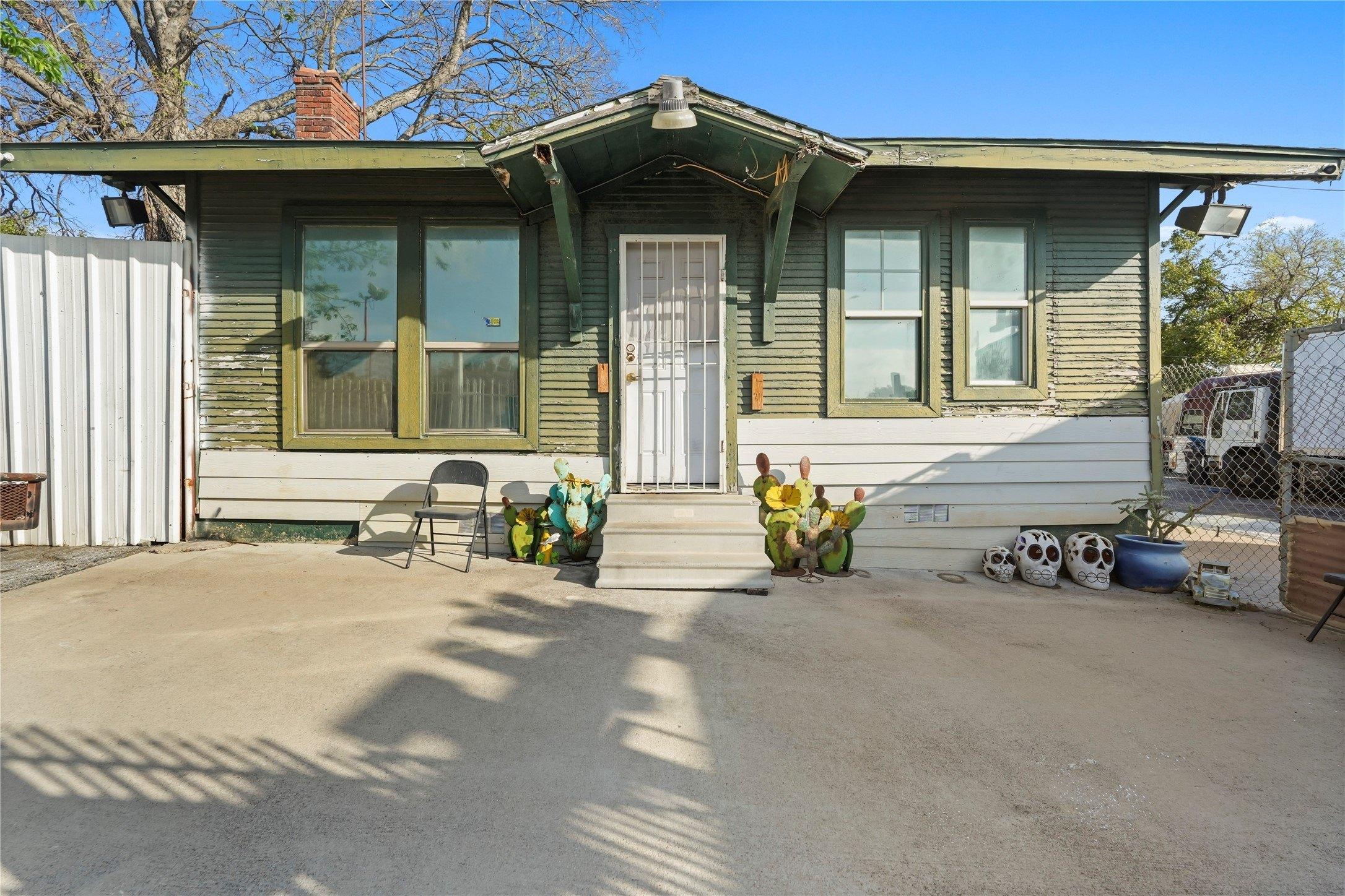 Property Image for 3013 E Lancaster Avenue