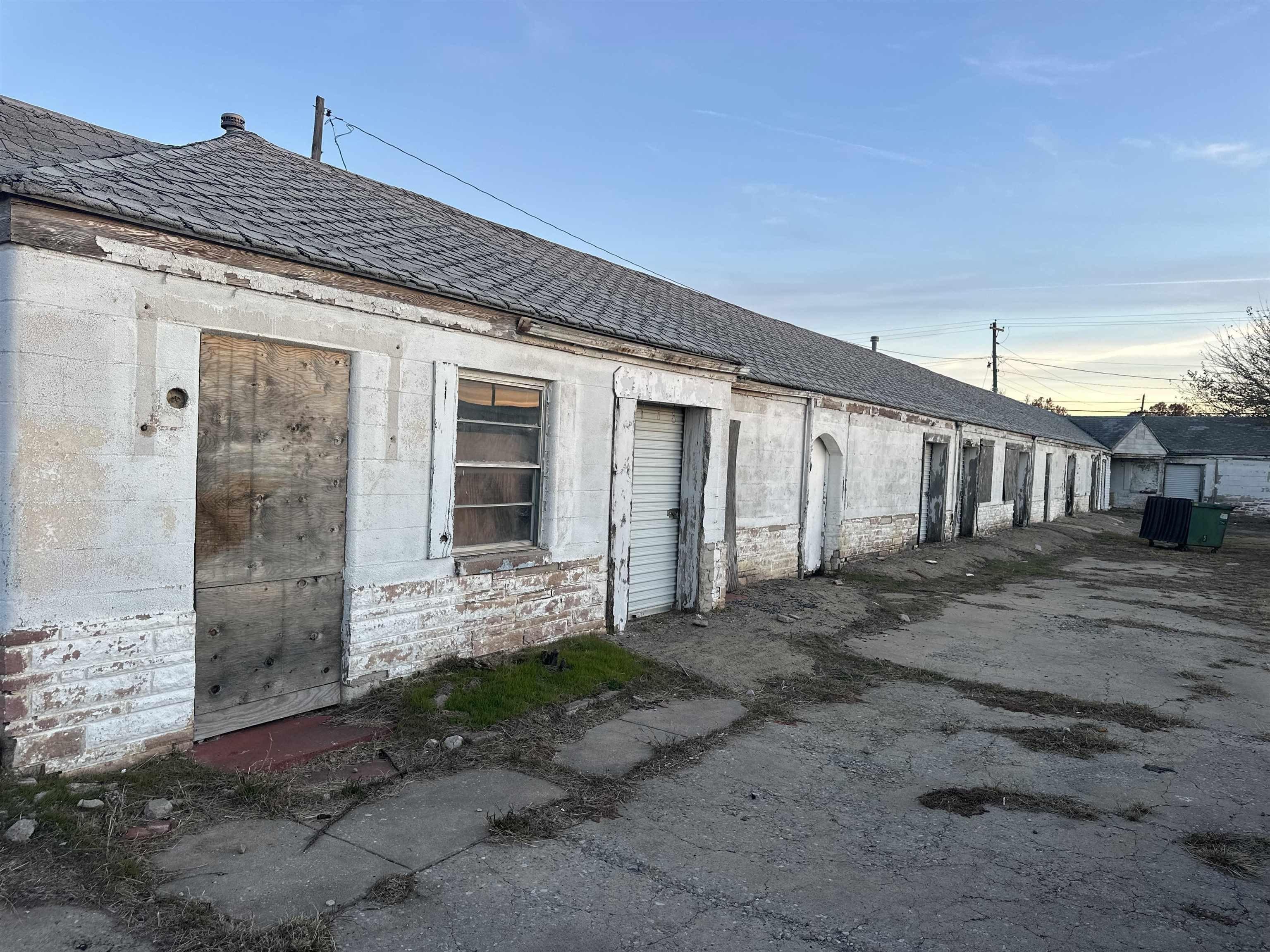 Property Image for 401 W Russworm