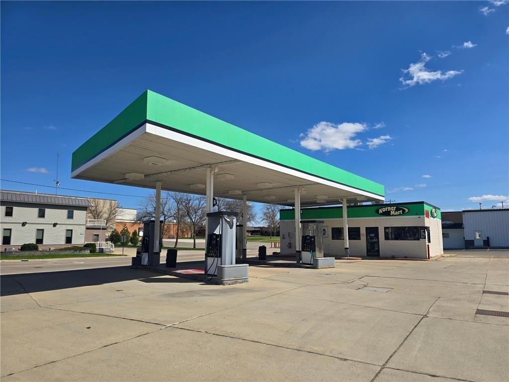 Property Image for 901 Main Street W