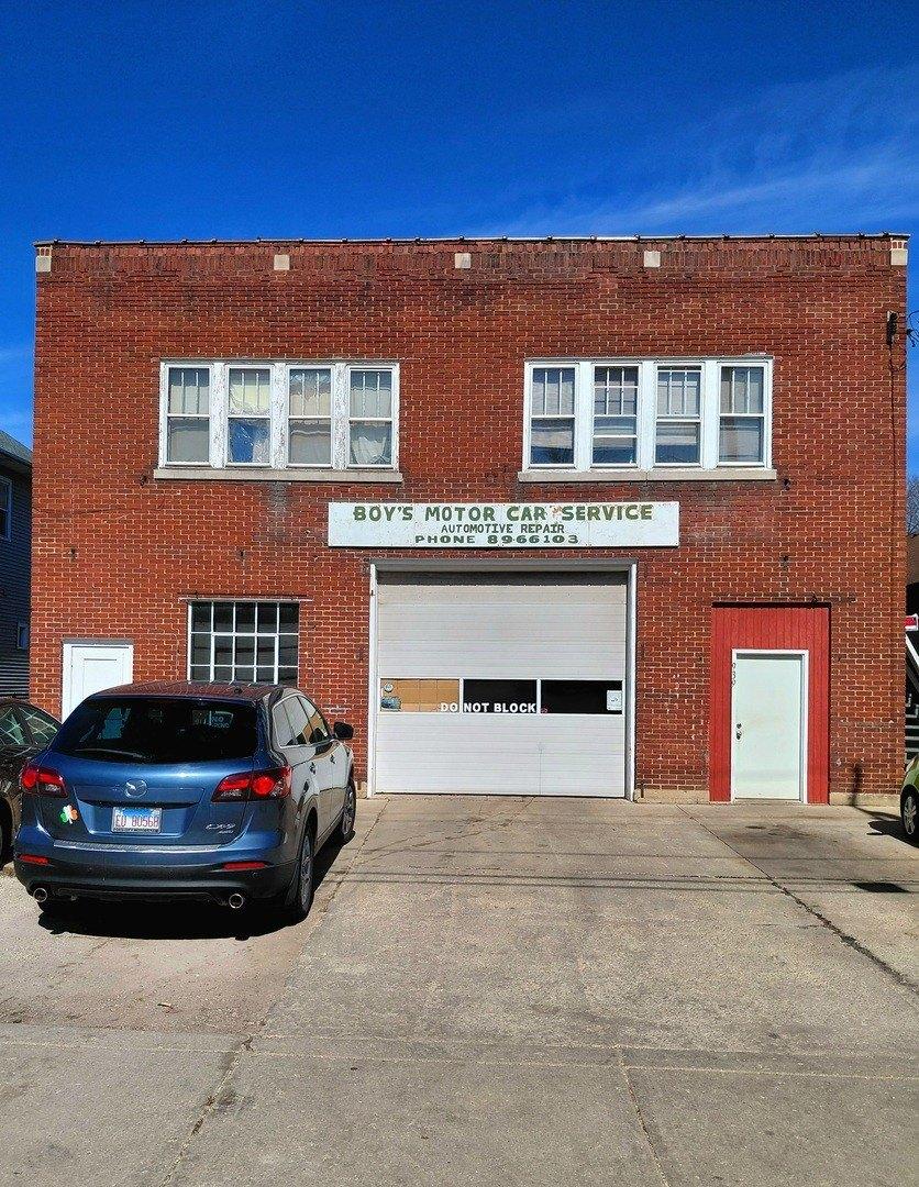 Property Image for 939 W Galena Boulevard