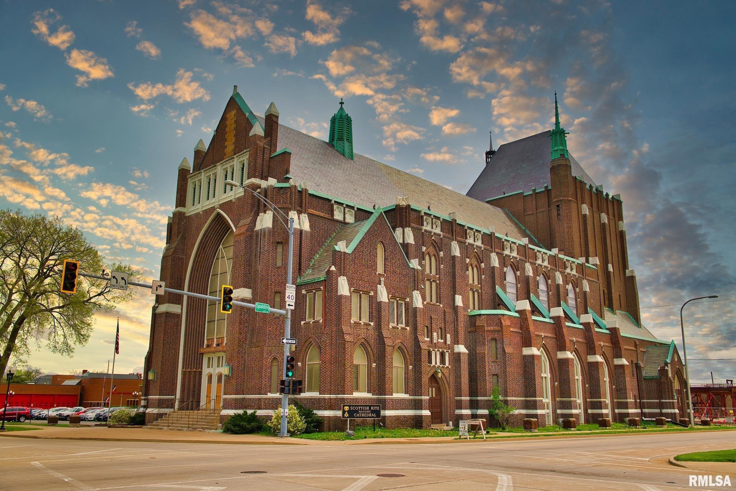 Property Image for 400 NE PERRY Avenue