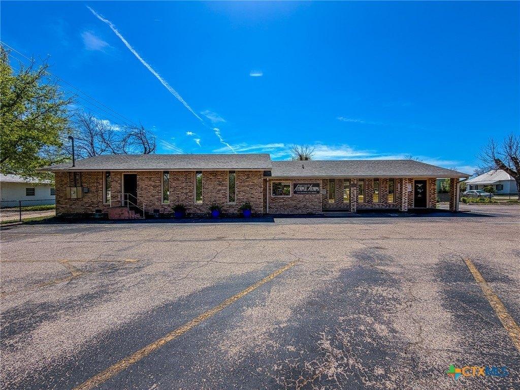 Property Image for 315 W Avenue M