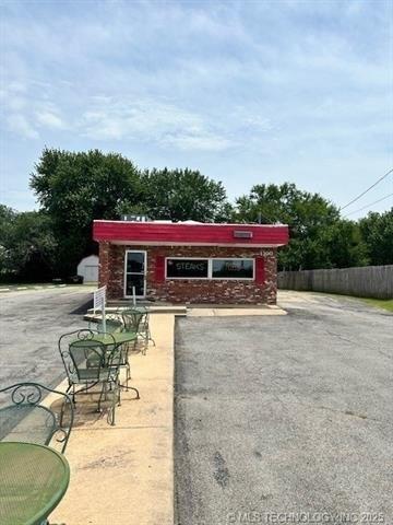 Property Image for 1100 N York Street