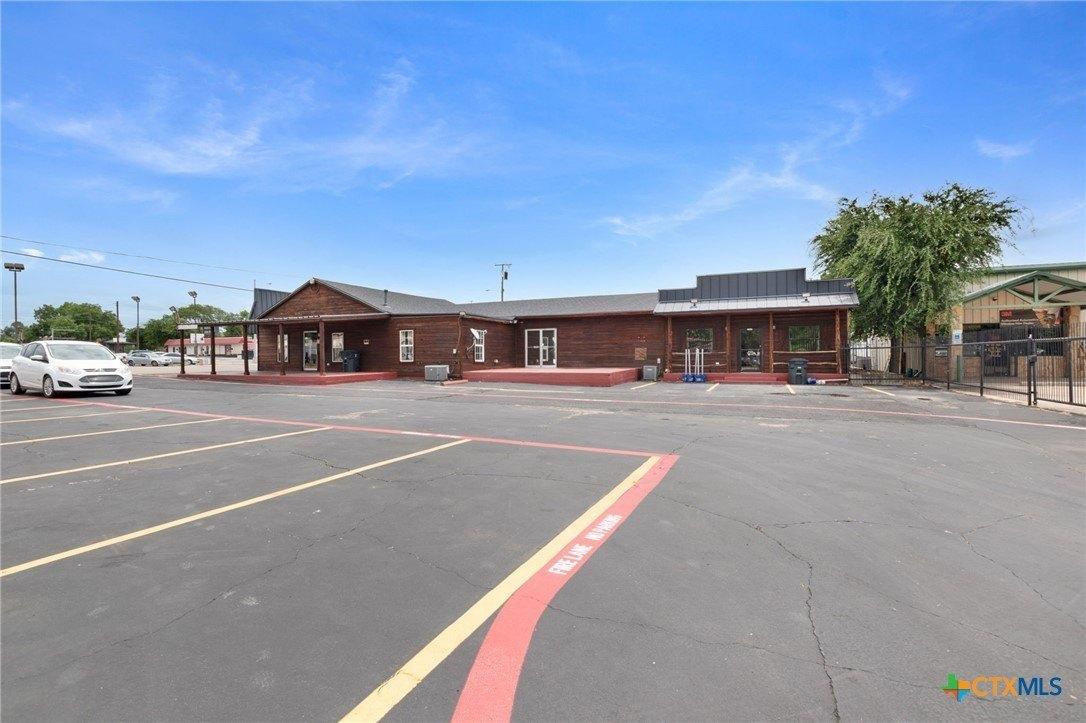 Property Image for 728 W Veterans Memorial Boulevard
