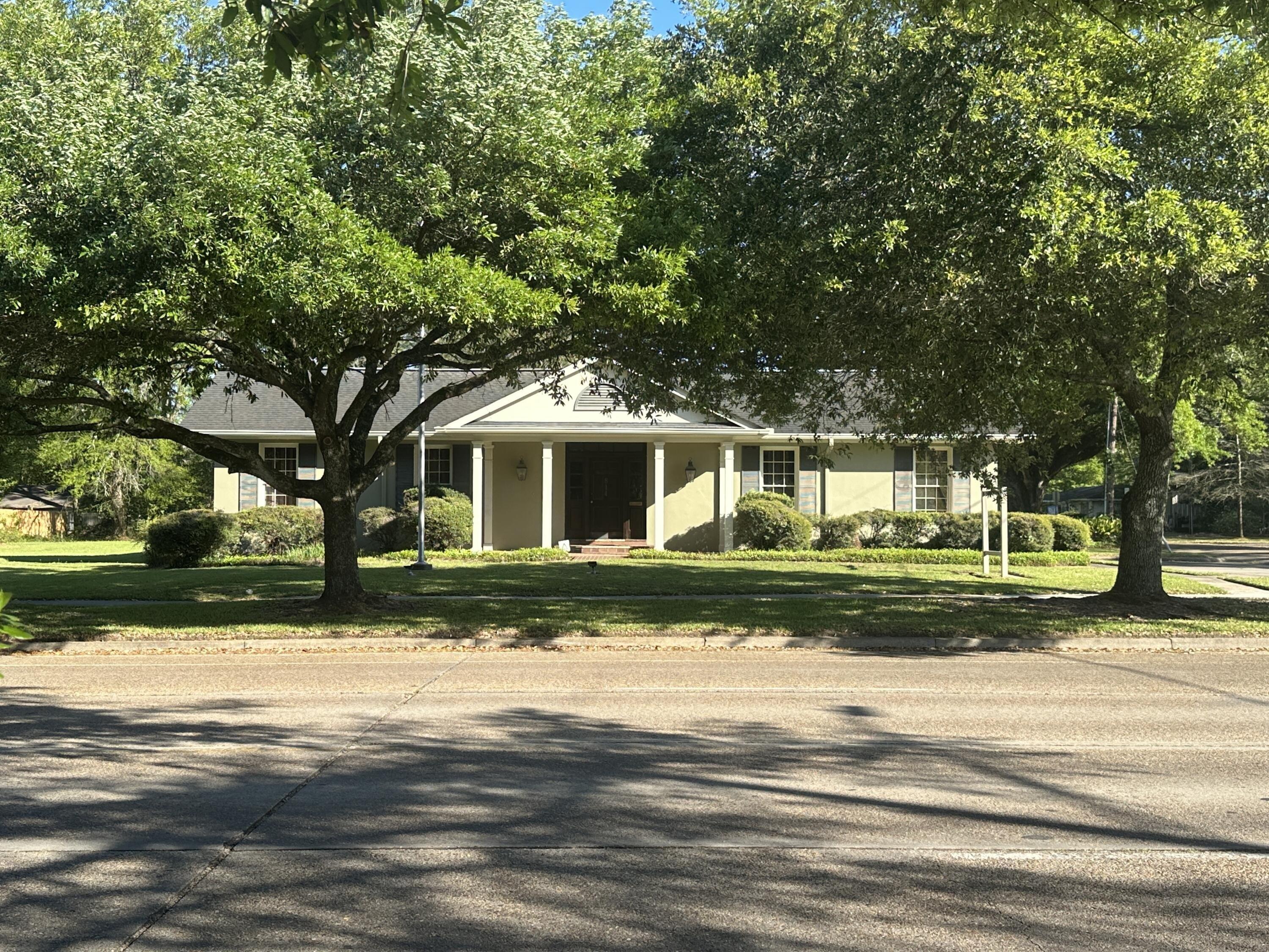 Property Image for 814 W Pine St