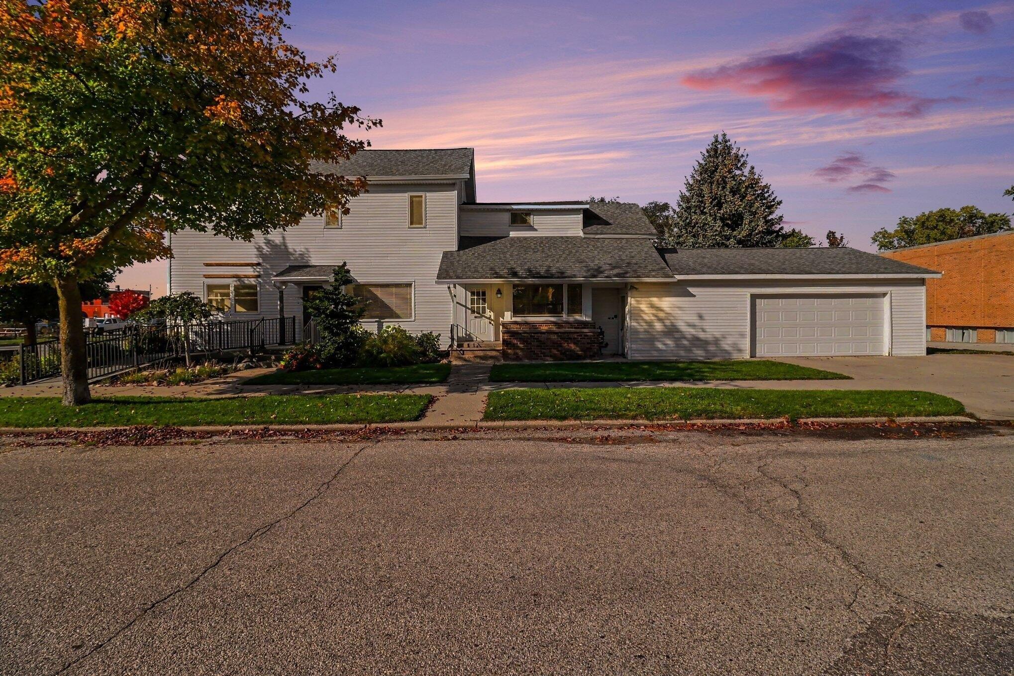 Property Image for 201 N Rowe Street