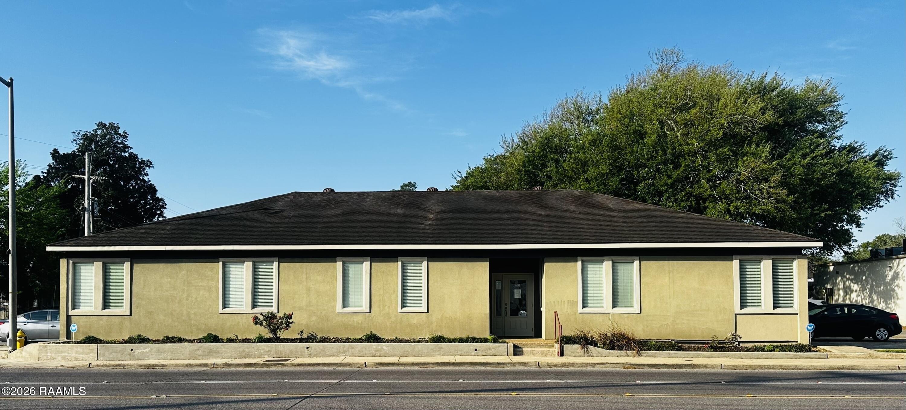 Property Image for 601 W University Avenue