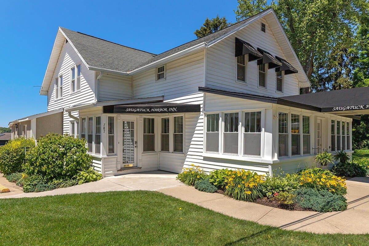 Property Image for 787 Lake Street 11