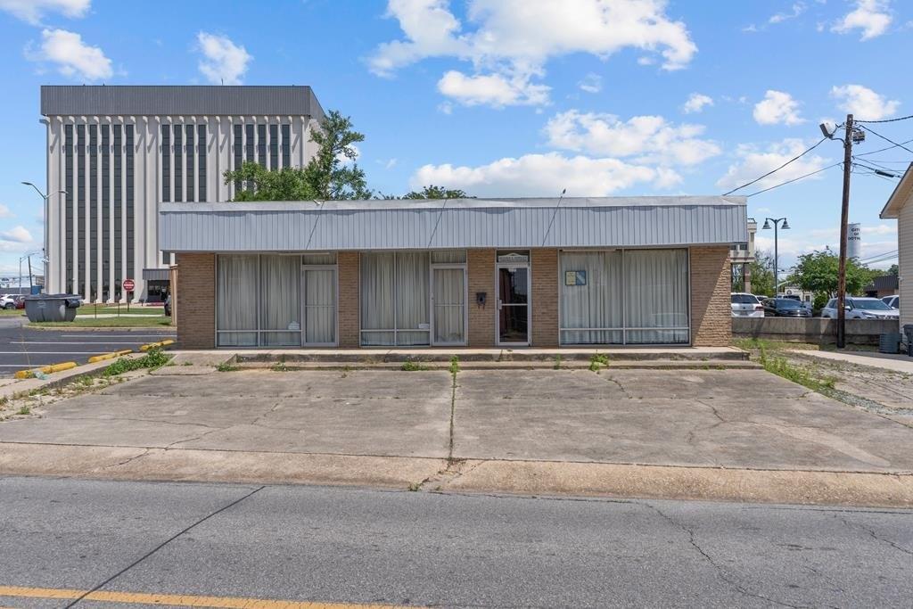 Property Image for 110 W Burdeshaw Street