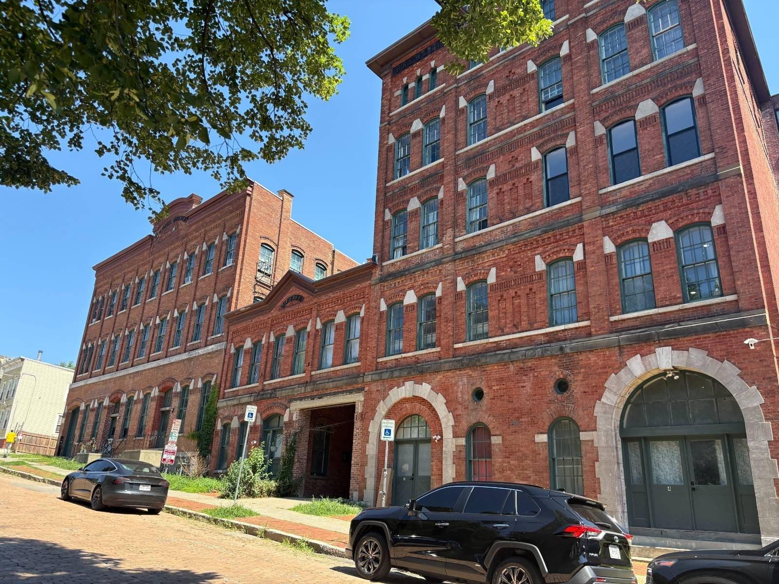 Property Image for 201 Park Ave