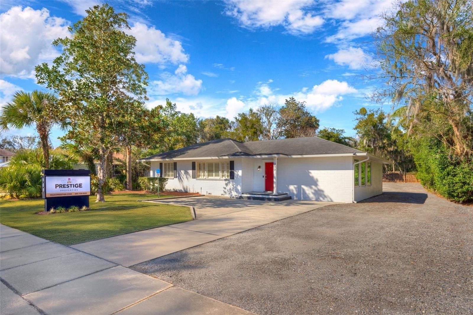 Property Image for 909 W New York Avenue