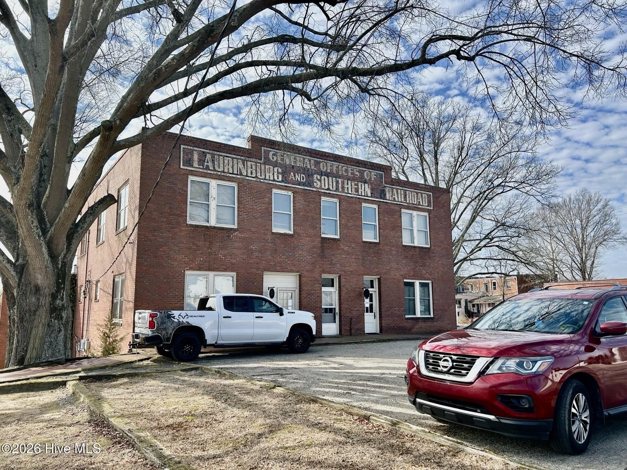 Property Image for 204 E Railroad Street