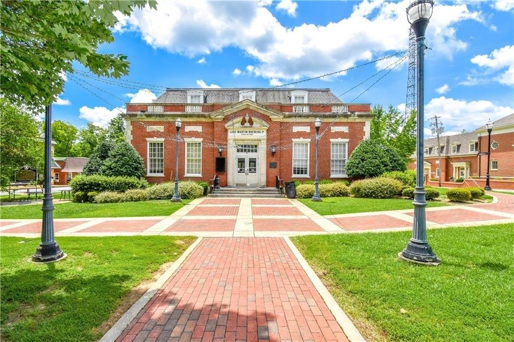 Property Image for 82 COURT Square
