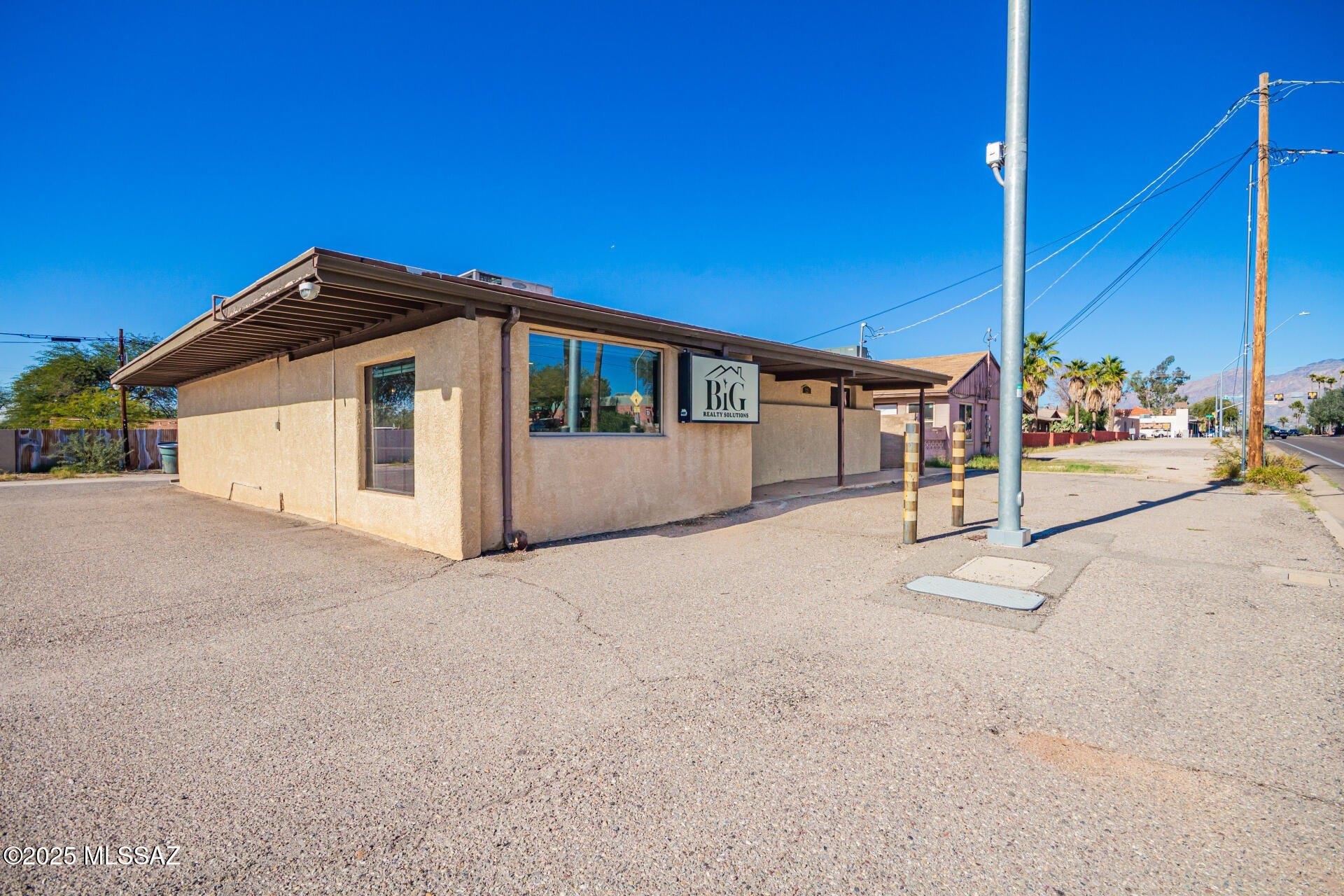 Property Image for 727 N Swan Road